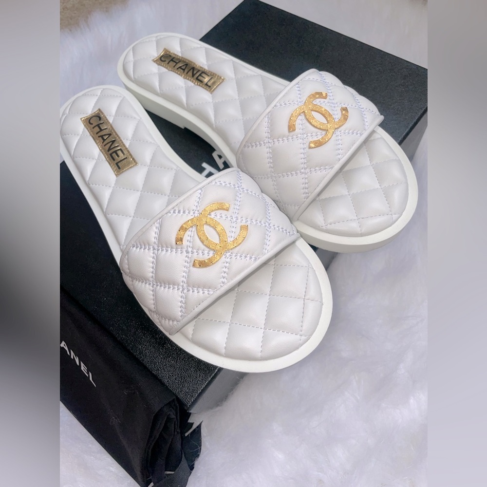 • Chanel Mules • Lambskin White • 39 •
